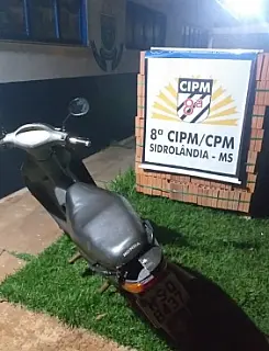 Polícia Militar apreende diversas armas e recupera uma moto furtada
