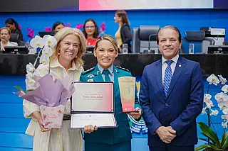 Coronel David homenageia a comandante do 14º BPM de Fátima do Sul