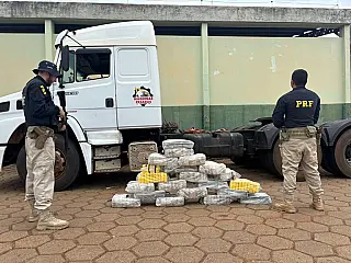Caminhão é apreendido com 160 kg de cocaína
