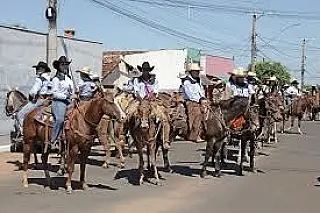 Cavalgada da APAE reúne multidão e movimenta Aparecida do Taboado