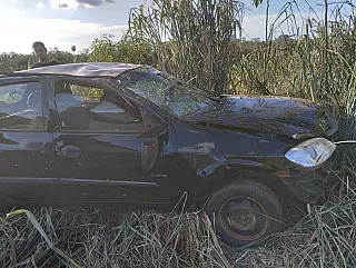 Jovem de 19 Anos Escapa Ileso de Capotamento na BR 376 em Ivinhema
