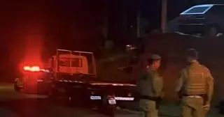 Mulher morre após colidir motocicleta contra caminhão em Três Fronteiras