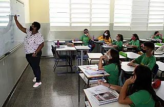 Professores comemoram reajuste de 34%