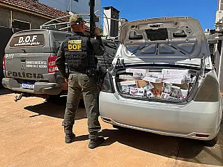 DOF apreende veículo com contrabando de cigarros e pneus na fronteira de Ponta Porã