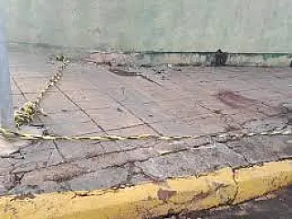 Motociclista morre ao perder controle em quebra-molas e bater em prédio em Cassilândia