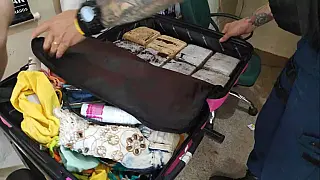Adolescente de 17 anos que embarcou em Coronel Sapucaia é presa com 15 quilos de maconha