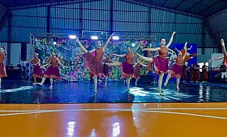 Espetáculo de dança encanta público na programação natalina de Aparecida do Taboado