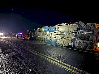 Motorista morre após carreta tombar na MS-141 entre Ivinhema e Naviraí