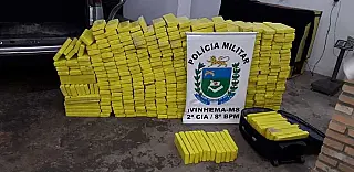 Polícia Militar apreende carro com mais de 450 kg de maconha em Ivinhema