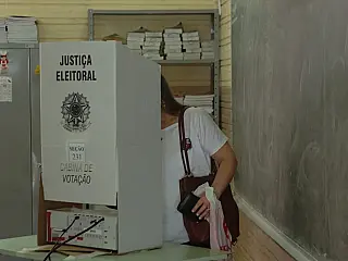 Lideranças políticas de Mato Grosso do Sul votam pela manhã neste domingo