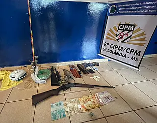 Apreensão de armas e drogas em Quebra Coco
