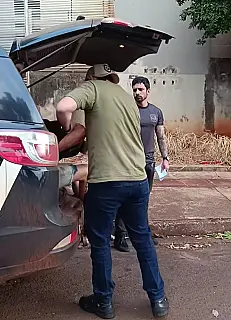 Bebê chega à UPA com fratura no fêmur e casal é preso por agressão