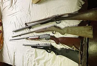 Idoso é preso com quatro armas de fogo em fazenda