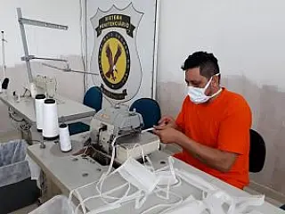 Máscaras produzidas em presídios garantem mais cuidado e proteção a idosos e crianças carentes
