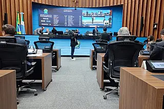 Deputados destacam revisão salarial e cobram valorização igualitária na Educação