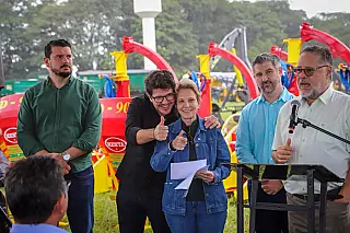 Aparecida do Taboado recebe caminhão-prancha para reforço da frota municipal
