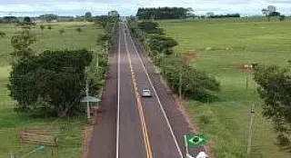 Acidente entre caminhão de usina e Fiat Strada deixa uma pessoa ferida na MS-478
