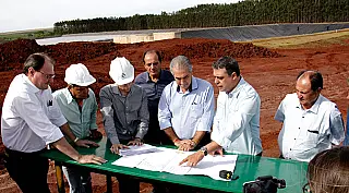 Prefeito Arlei recebe Governador e autoridades para entrega de casas e visita às obras