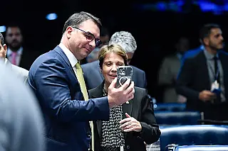 Tereza Cristina segue como favorita para vice de Flávio Bolsonaro
