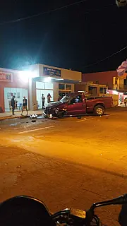 Grave acidente ocorreu na Avenida Mato Grosso envolvendo uma caminhonete e mais dois veículos.