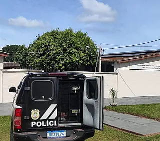 A polícia civil cumpre mandado de prisão em Ivinhema