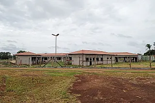 Governo federal atrasa repasse e empreiteira entra na Justiça para abandonar construção de escola