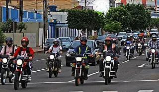 Motociclistas podem receber anistia de dívidas passadas se pagarem IPVA e licenciamento deste ano.