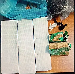 PM apreende quase 4 kg de drogas em residência na Vila Izanópolis, em Cassilândia