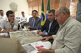Governo apresenta projetos para levar asfalto e drenagem aos bairros de Rio Verde
