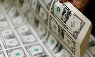 Dólar cai para R$ 5,48 e fecha no menor valor em três semanas
