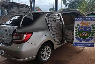Carro 'recheado' com contrabando de cigarro é apreendido pela polícia