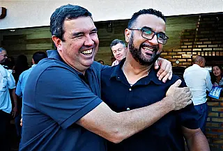 "Ele é uma das minhas inspirações para ser professor", revela diretor de escola sobre Riedel