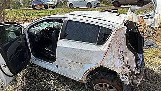 Carro capota na BR-163 e deixa condutor ferido em Nova Alvorada do Sul