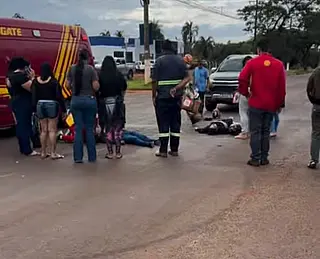 Funcionário da JBS morre e outra fica ferida em batida entre caminhão e moto