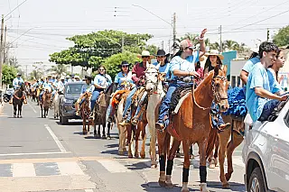 Cavalgada da Padroeira reúne participantes em Aparecida do Taboado
