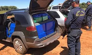 Traficantes abandonam veículos com mais de uma tonelada de maconha