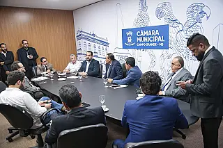 Vereadores cobram solução para buracos e secretário anuncia ampliação de frentes de trabalho