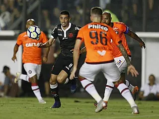 Vasco abre vantagem, mas Atlético-MG alcança empate em 1 a 1
