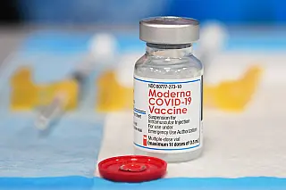 Vacina contra Covid: Moderna inicia testes com dose de reforço específica para variante ômicron