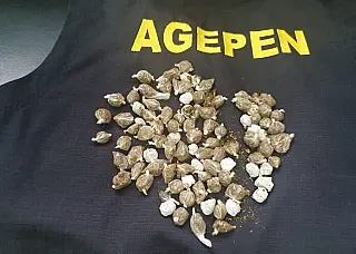 Policiais penais interceptam drogas arremessadas pelo muro em Cassilândia.
