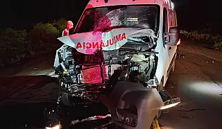 Motociclista morre em colisão frontal com ambulância em Terenos