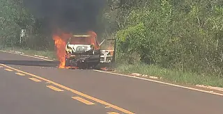 Fiat Uno pega fogo na MS-240 entre Paranaíba e Inocência