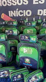Prefeitura de Inocência distribui kits escolares aos alunos