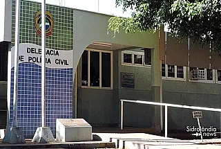 Bebê é retirado dos braços da mãe pelo pai que desaparece sem deixar paradeiro.