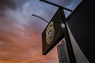 Durante roubo de caminhonete, bandidos fazem PIX com R$ 8 mil das vítimas em Campo Grande