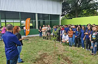 Conscientização Ambiental em Escolas de MS: Plantio de Mudas e Cuidados com Rede Elétrica