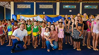 Alunas da oficina de Ginástica encerram 2022 com apresentação aberta aos familiares.