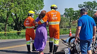 Mãe encontra filho morto após acidente na BR-163