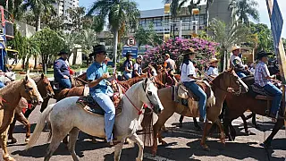 Cavalgada na Avenida Afonso Pena abre etapa nacional do CLC e Potro do Futuro em Campo Grande.