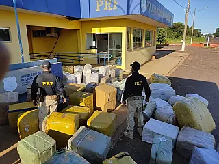 PRF prende caminhoneiro com 267kg de pasta base de cocaína na BR 262